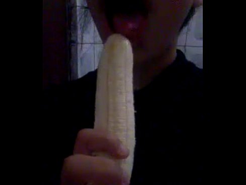 Chupando banana